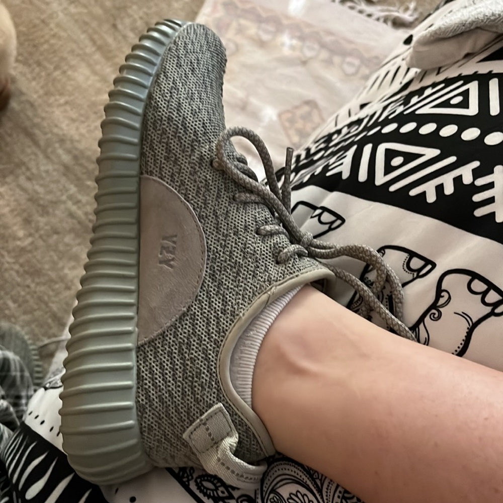 Rare Yeezy’s - Picture 2 of 10